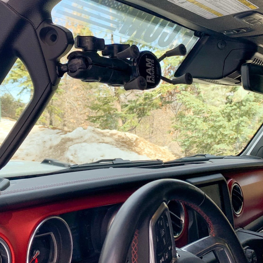JL/JLU A-Pillar Ball Mount Solution