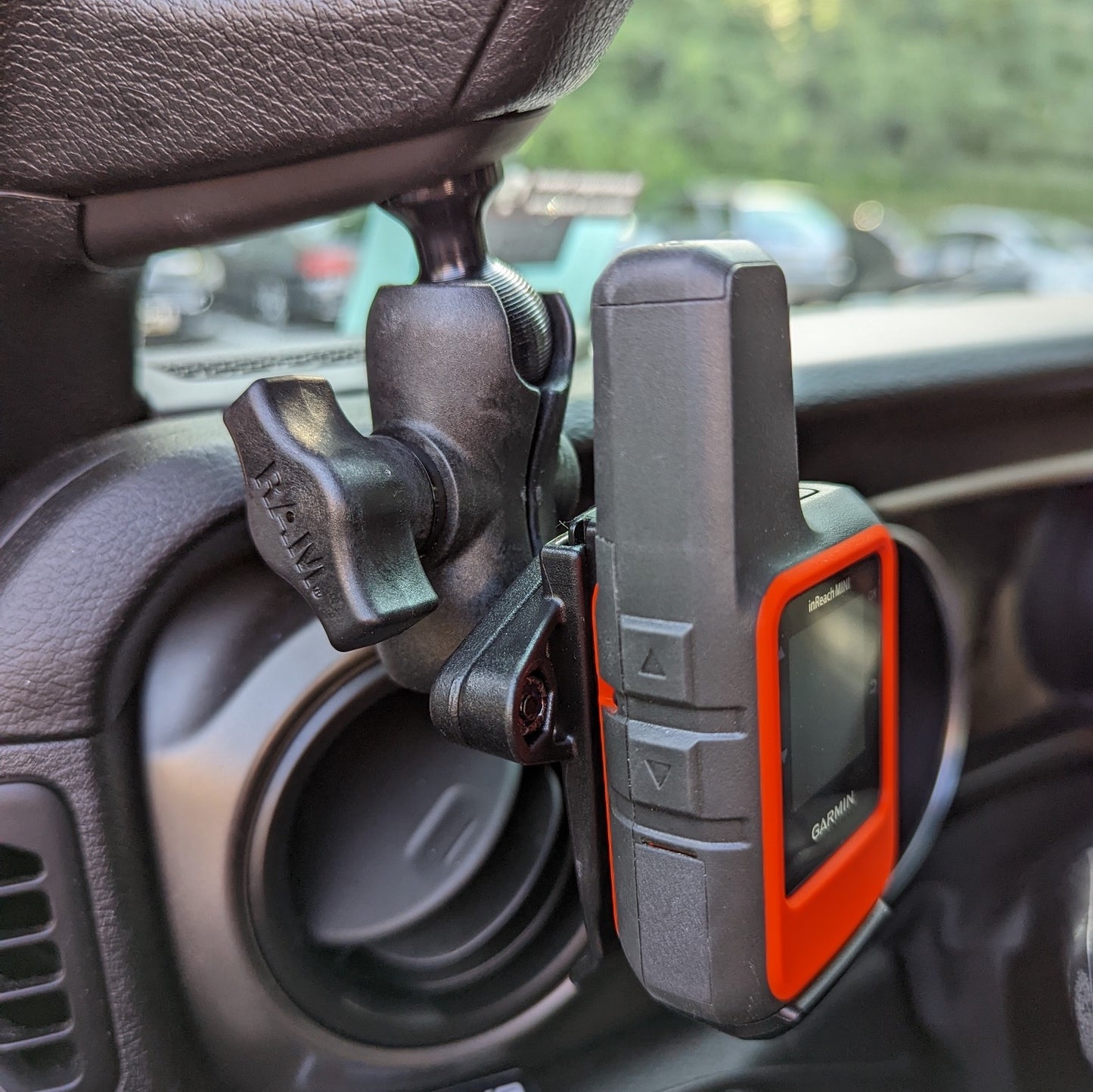 JL/JLU A-Pillar Ball Mount Solution