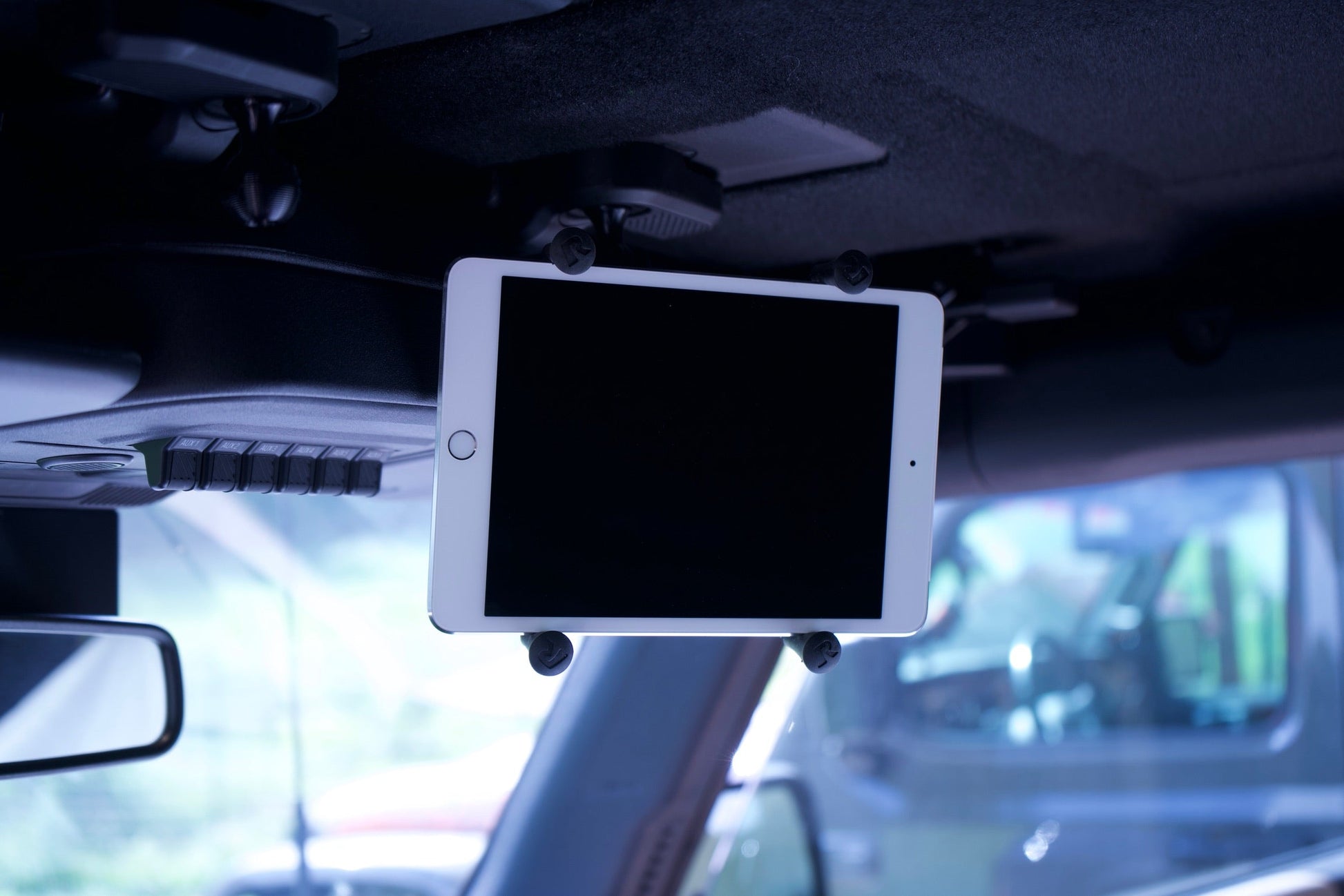 Bronco 1"  Freedom Panel Ball  Mount with Tablet Mount Close Up